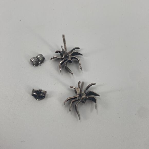 Sterling silver spider stud earrings - Picture 3 of 4